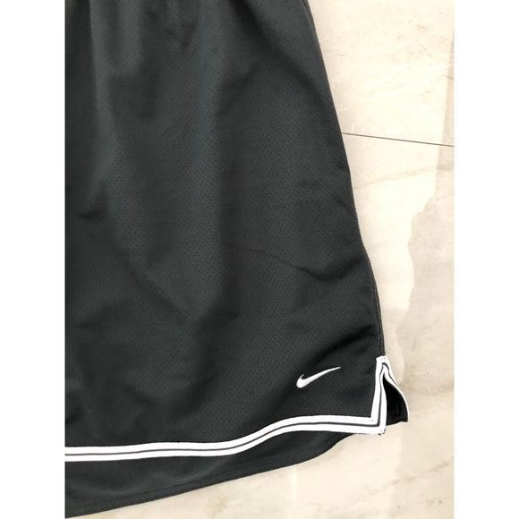 Nike Short - Picture 2 of 5